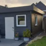 Bijgebouw met potdekselplaten
